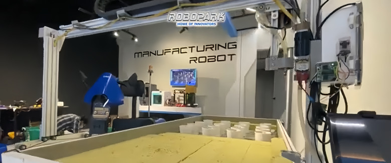 Manufacturing Robot Space