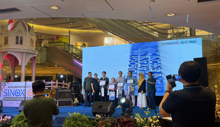 Marica Menjadi Pemenang Kategori Penjualan Terbanyak di Event Sinox-01 Surabaya.