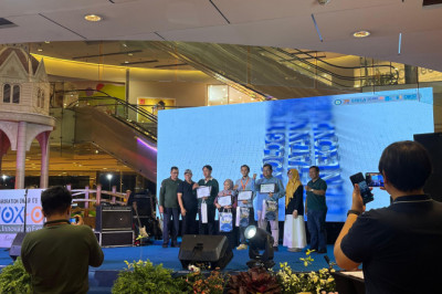 Marica Menjadi Pemenang Kategori Penjualan Terbanyak di Event Sinox-01 Surabaya.